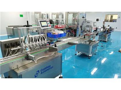 灌裝機(jī)，旋蓋機(jī)，貼標(biāo)機(jī)，生產(chǎn)車間安裝完成